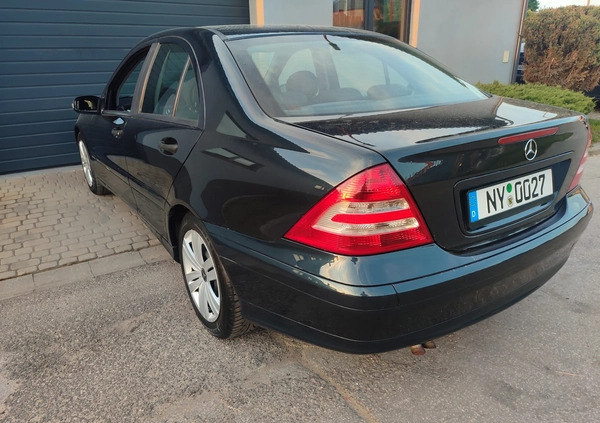 Mercedes-Benz Klasa C cena 18200 przebieg: 238177, rok produkcji 2004 z Starachowice małe 191